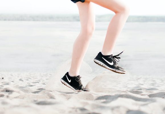 Buty sportowe damskie – jakie powinny mieć cechy, aby były wygodne?