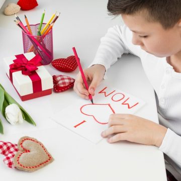 Jak stworzyć unikalny prezent dla dzieci dzięki personalizowanym pudełkom okazjonalnym?